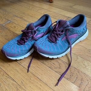Women size 8 Brooks Glycerin running shoes!